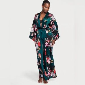 New Victoria’s Secret 100% pure silk long kimono